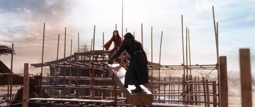 Mulan.2020.BluRay.720.x264.AC3.DUAL.TR-ENG.TORK.mkv_snapshot_01.32.45.180.jpg