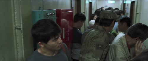 Train.to.Busan.2.Peninsula.2020.BluRay.1080p.AC3.DUAL.TR-KOR.TORK.mkv_snapshot_00.05.00.753.jpg