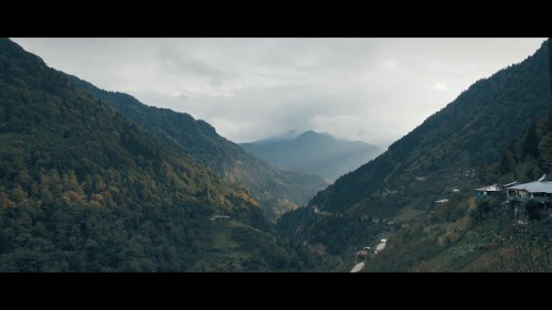 Kovan.2020.NF.1080p.WEB-DL.DD5.1-E.AC3.TORK.mkv_snapshot_00.03.41.609.jpg