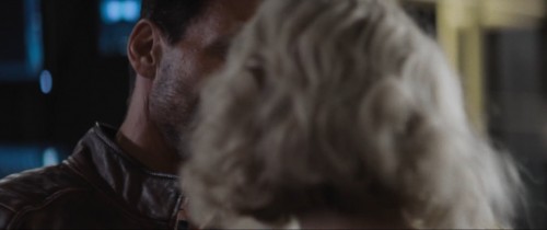 Boss.Level.2021.BluRay.1080p.x264.AC3.DUAL.TR-ENG.TORK.mkv_snapshot_00.18.40.519.jpg