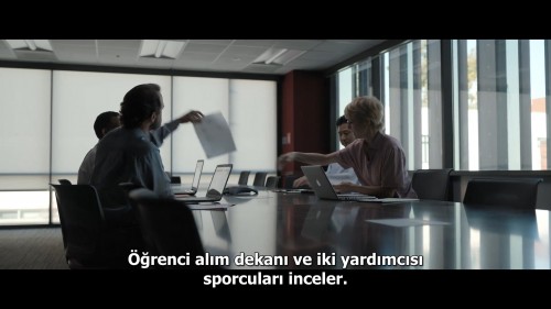 Varsity.Blues.Operasyonu.Universiteye.Giris.Skandali.2021.NF.1080p.WEB-DL.DD5.1-E.AC3.DUAL.TR-ENG.TORK.mkv_snapshot_00.34.31.757.jpg