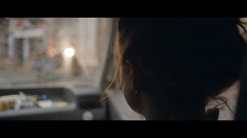 Ve.Yarin.Tum.Dunya.2021.NF.1080p.WEB-DL.DD5.1-E.AC3.DUAL.TR-ENG.TORK.mkv_snapshot_01.40.59.540.jpg