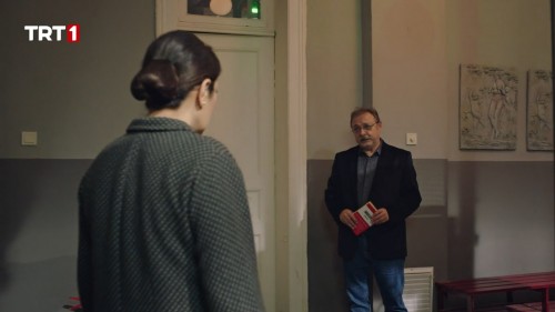 Masumlar.Apartmani.BL.33.WEBRip.720p.AC3.by.cideli37.TORK.mkv_snapshot_00.57.42.990.jpg