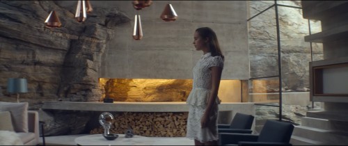 Ex.Makina.Ex.Machina.2014.BluRay.1080p.x264.DD5.1.E.AC3.DUAL.TR-ENG.TORK.mkv_snapshot_01.39.04.685.jpg