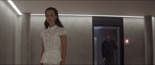 Ex.Makina.Ex.Machina.2014.BluRay.720p.x264.DD5.1.E.AC3.DUAL.TR-ENG.TORK.mkv_snapshot_01.38.11.337.jpg