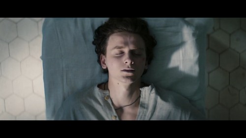Gumus.Patenler.2020.NF.1080p.WEB-DL.x264.DD5.1-E.AC3.DUAL.TR-ENG.TORK.mkv_snapshot_01.54.01.471.jpg