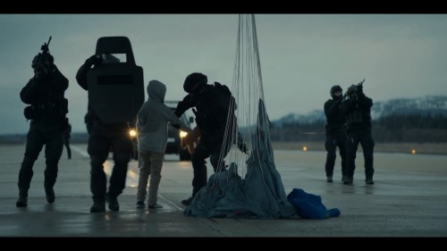 Kizil.Gokler.Blood-Red.Sky.2021.NF.1080p.WEB-DL.x264.DD5.1-E.AC3.DUAL.TR-ENG.TORK.mkv_snapshot_00.04.27.924.jpg