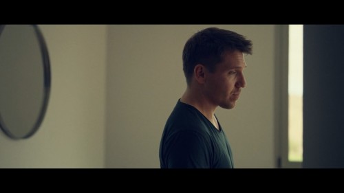 Av.Gunu.Prey.2021.NF.1080p.WEB-DL.x264.DD5.1.E.AC3.DUAL.TR-ENG.TORK.mkv_snapshot_01.10.28.070.jpg