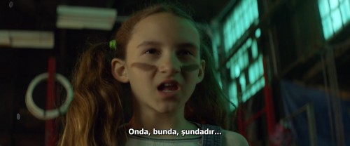 Psikopat.Boynuzlu.Psycho.Goreman.2020.BluRay.1080p.x264.AC3.DUAL.TR-ENG.TORK.mkv_snapshot_01.19.56.104.jpg