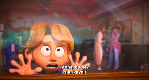 Ailem.Robotlara.Karsi.2021.NF.1080p.WEB-DL.x264.DD5.1.E.AC3.DUAL.TR-ENG.TORK.mkv_snapshot_00.27.18.548.jpg