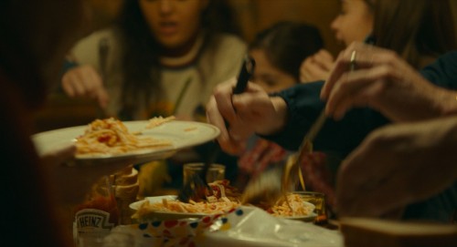 Sevkat.Bari.The.Tender.Bar.2021.WEB-DL.1080p.x264.DD5.1.E.AC3.DUAL.TR-ENG.TORK.mkv_snapshot_00.03.41.471.jpg