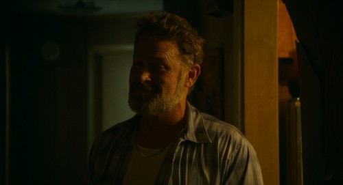 Sevkat.Bari.The.Tender.Bar.2021.WEB-DL.1080p.x264.DD5.1.E.AC3.DUAL.TR-ENG.TORK.mkv_snapshot_01.33.08.942.jpg