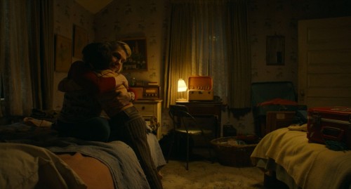 Sevkat.Bari.The.Tender.Bar.2021.WEB-DL.720p.x264.DD5.1.E.AC3.DUAL.TR-ENG.TORK.mkv_snapshot_00.05.41.306.jpg