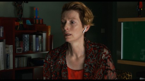 The-Human-Voice.2020.WEB-DL.720p.x264.AC3.DUAL.TR-ENG.TORK.mkv_snapshot_18.40.618.jpg