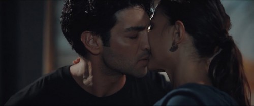 Ask.Taktikleri.2022.NF.720p.WEB-DL.x264.DD5.1.E.AC3.DUAL.TR-ENG.TORK.mkv_snapshot_01.11.52.687.jpg