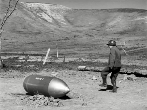 Sarlo.Diktator.The.Great.Dictator.1940.BluRay.720p.x264.AC3.DUAL.TR-ENG.TORK.mkv_snapshot_00.04.44.123.jpg