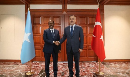 akp-li-disisleri-bakani-hakan-fidan-dan-motokurye-yunus-emre-gocer-in-olumune-neden-olan-katil-in-babasi-somali-cumhurbaskani-mahmud-a-samimi-karsilama-6653.jpg