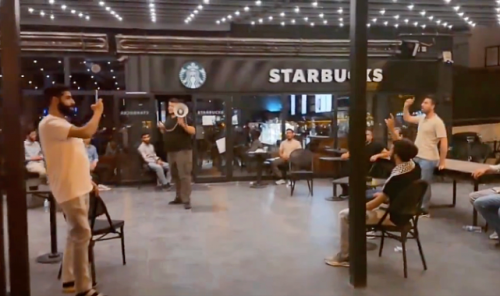 diyarbakir-da-israil-i-protesto-eden-grup-starbucks-subesinde-kahve-icen-vatandaslari-taciz-etti-6.png