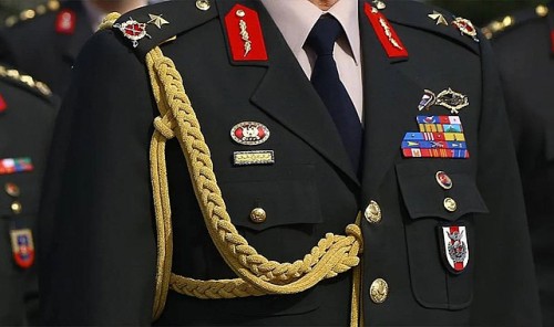 suriye-sinirinda-insan-kacakciligi-yaptigi-iddia-edilen-emekli-tuggeneral-bilal-cokay-tutuklandi-8501.jpg